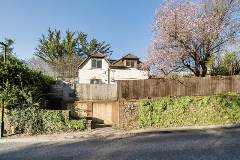 Nutshell Cottage, 49 Lode Hill, Downton, SP5 3PW