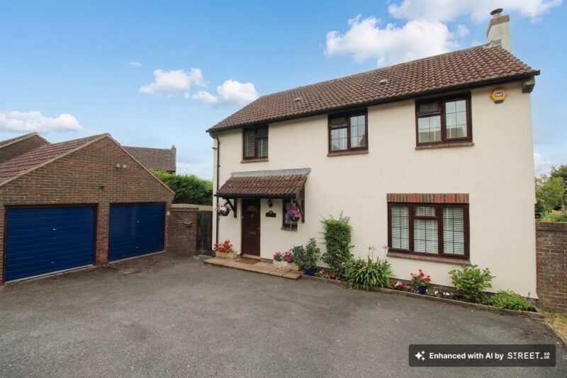 Hilltop Way, Salisbury, SP1