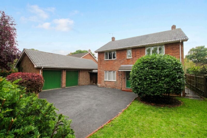 Little Woodfalls Drive, Woodfalls, SP5